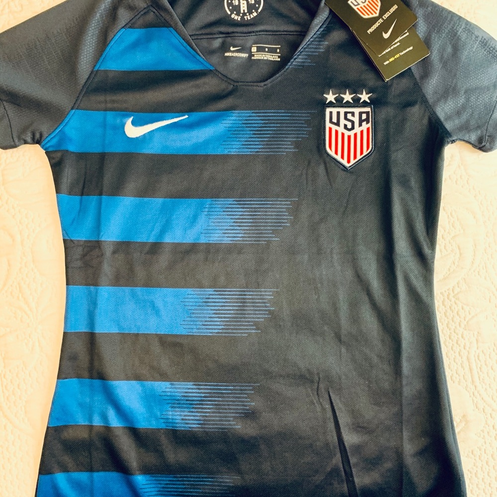 Nike Women's fit US Soccer Jersey Size Small